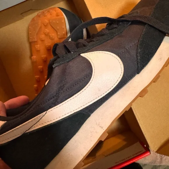 Nike Women’s Black and White Sneakers - Picture 5 of 5